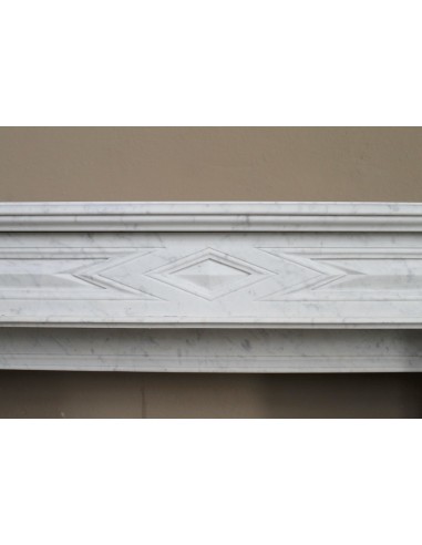 Antique “Lion's paw” mantel in white Italian marble, at a discounted price: an important fireplace at a very low price.