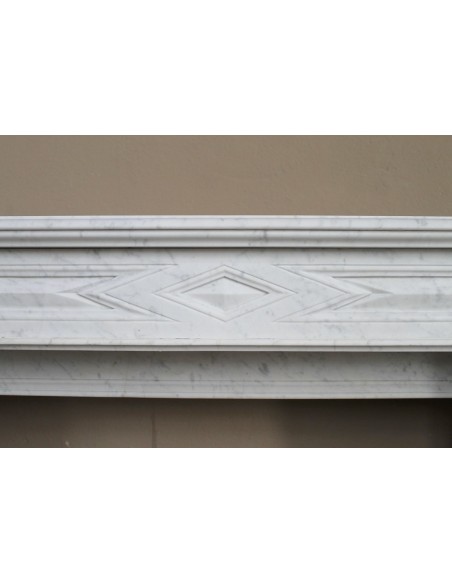 Antique “Lion's paw” mantel in white Italian marble, at a discounted price: an important fireplace at a very low price.