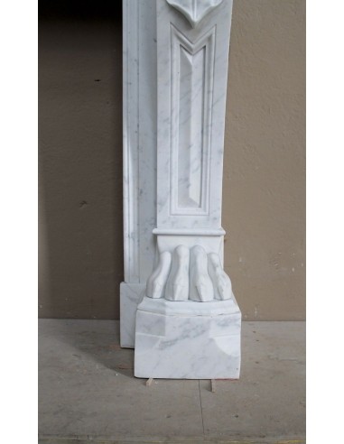 Antique “Lion's paw” mantel in white Italian marble, at a discounted price: an important fireplace at a very low price.