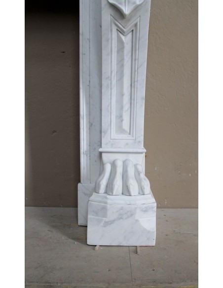 Antique “Lion's paw” mantel in white Italian marble, at a discounted price: an important fireplace at a very low price.
