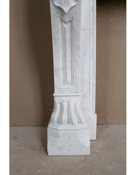 Antique “Lion's paw” mantel in white Italian marble, at a discounted price: an important fireplace at a very low price.