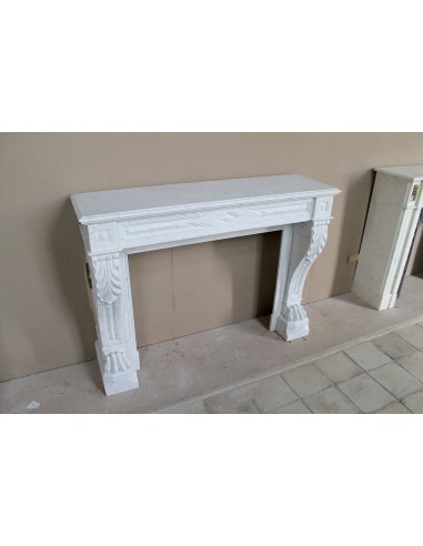 Antique “Lion's paw” mantel in white Italian marble, at a discounted price: an important fireplace at a very low price.