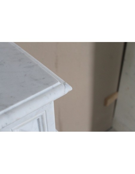 Antique “Lion's paw” mantel in white Italian marble, at a discounted price: an important fireplace at a very low price.