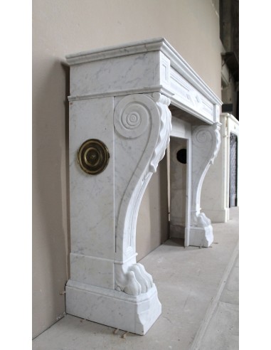 Antique “Lion's paw” mantel in white Italian marble, at a discounted price: an important fireplace at a very low price.