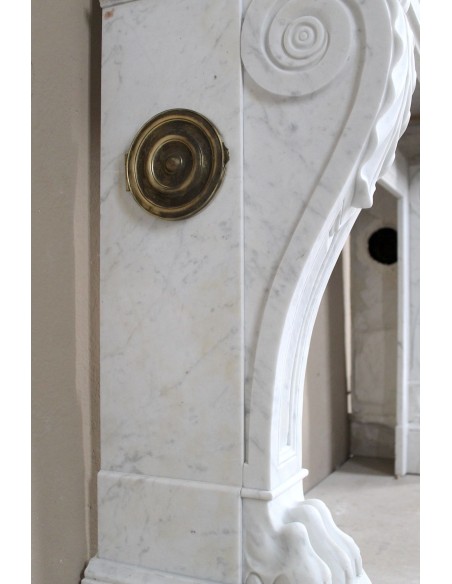 Antique “Lion's paw” mantel in white Italian marble, at a discounted price: an important fireplace at a very low price.