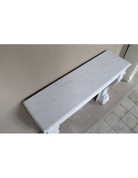 Antique “Lion's paw” mantel in white Italian marble, at a discounted price: an important fireplace at a very low price.