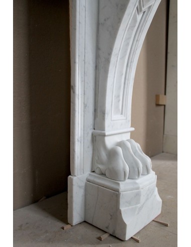 Antique “Lion's paw” mantel in white Italian marble, at a discounted price: an important fireplace at a very low price.