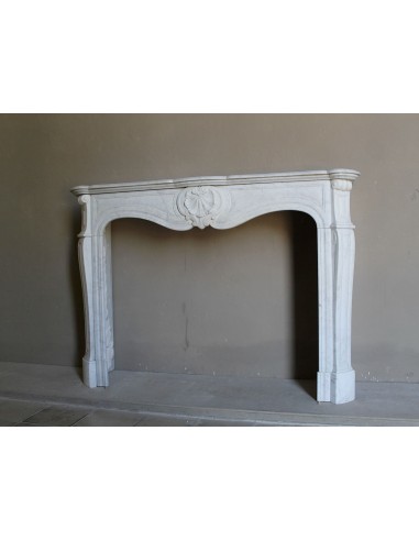 Louis XV “Coquille” fireplace mantel in white marble with sculpted shell decorations. A genuine antique marble fire surround.