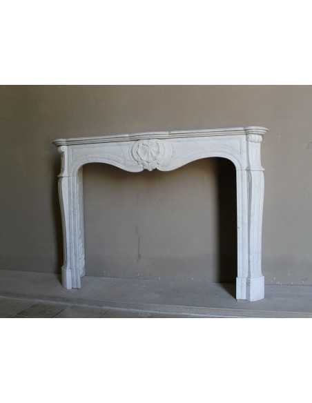 Louis XV “Coquille” fireplace mantel in white marble with sculpted shell decorations. A genuine antique marble fire surround.