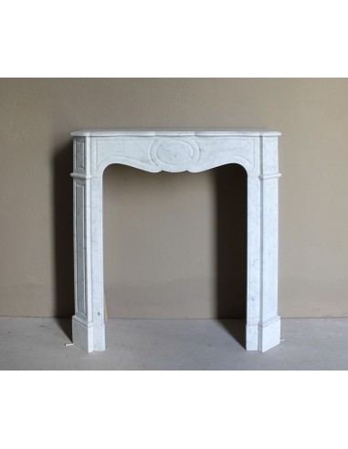 Antique baroque “Pompadour” mantelpiece in white marble of small and appealing size. A genuine, Parisian, iconic fire surround.