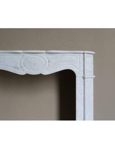Antique baroque “Pompadour” mantelpiece in white marble of small and appealing size. A genuine, Parisian, iconic fire surround.