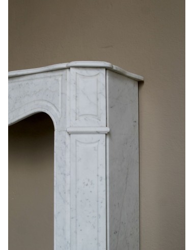 Antique baroque “Pompadour” mantelpiece in white marble of small and appealing size. A genuine, Parisian, iconic fire surround.