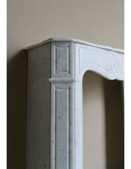 Antique baroque “Pompadour” mantelpiece in white marble of small and appealing size. A genuine, Parisian, iconic fire surround.