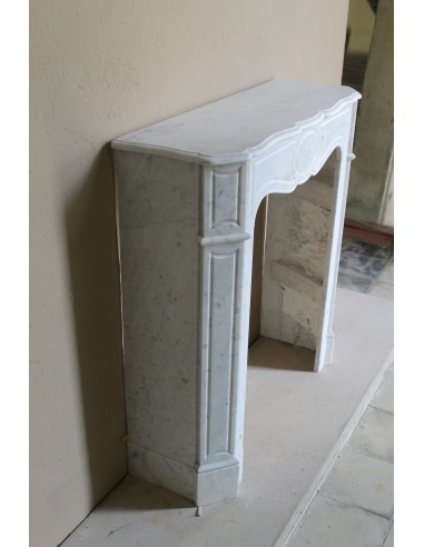 Antique baroque “Pompadour” mantelpiece in white marble of small and appealing size. A genuine, Parisian, iconic fire surround.