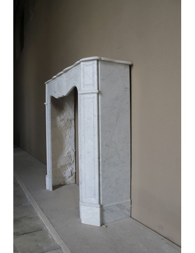 Antique baroque “Pompadour” mantelpiece in white marble of small and appealing size. A genuine, Parisian, iconic fire surround.