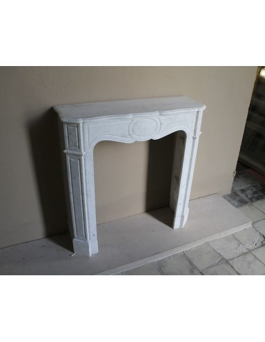 Antique baroque “Pompadour” mantelpiece in white marble of small and appealing size. A genuine, Parisian, iconic fire surround.