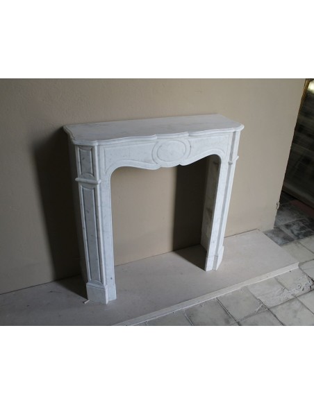 Antique baroque “Pompadour” mantelpiece in white marble of small and appealing size. A genuine, Parisian, iconic fire surround.