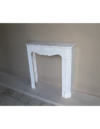 Antique baroque “Pompadour” mantelpiece in white marble of small and appealing size. A genuine, Parisian, iconic fire surround.