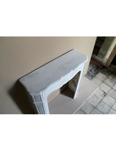 Antique baroque “Pompadour” mantelpiece in white marble of small and appealing size. A genuine, Parisian, iconic fire surround.