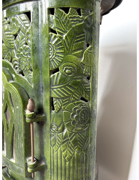 Antique Deville “Hiver” stove in green enameled cast iron, with floral decorative elements, from the Art Deco period.