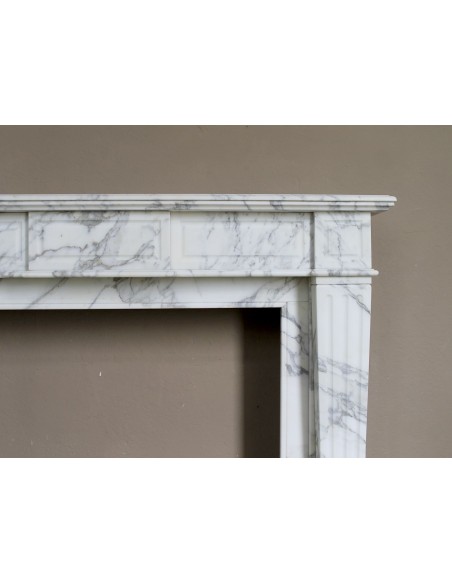 Large antique Neoclassical “Cannelure” fireplace mantel carved in beautifully veined white Arabescato marble.