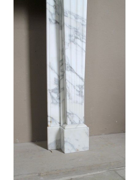 214 IMPOSING LOUIS XVI “CANNELURE AMÉLIORÉ” FIREPLACE MANTEL IN EXQUISITE ARABESCATO CARRARA MARBLE