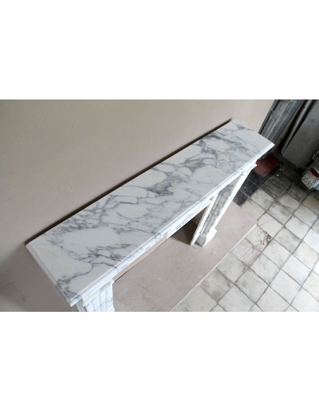 Large antique Neoclassical “Cannelure” fireplace mantel carved in beautifully veined white Arabescato marble.