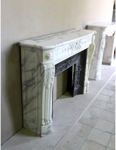 Antique Neoclassical “Olive Branch” fireplace, finely carved in Arabescato white marble and with its original cast-iron insert.