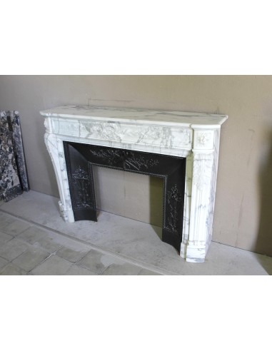 Antique Neoclassical “Olive Branch” fireplace, finely carved in Arabescato white marble and with its original cast-iron insert.