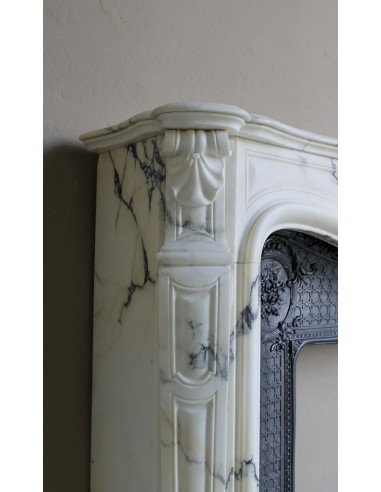 Important antique Louis XV “Coquille Bordelaise” fireplace mantel in rare Pavonazzo marble, with its original cast-iron insert.