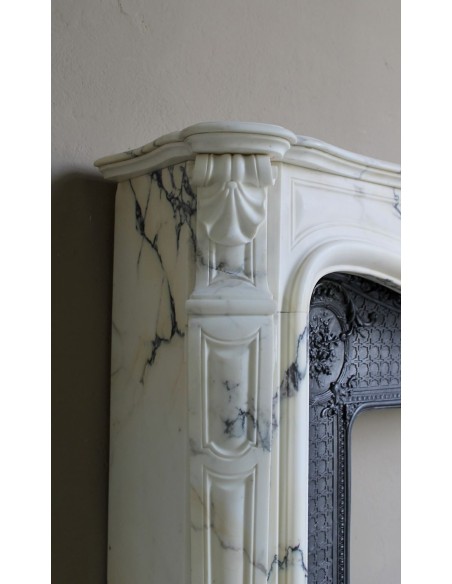 Important antique Louis XV “Coquille Bordelaise” fireplace mantel in rare Pavonazzo marble, with its original cast-iron insert.