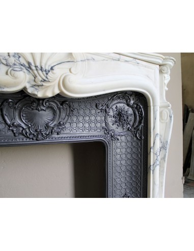Important antique Louis XV “Coquille Bordelaise” fireplace mantel in rare Pavonazzo marble, with its original cast-iron insert.