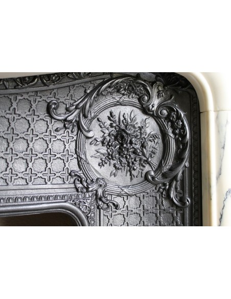 Important antique Louis XV “Coquille Bordelaise” fireplace mantel in rare Pavonazzo marble, with its original cast-iron insert.