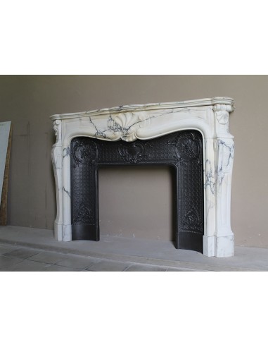 Important antique Louis XV “Coquille Bordelaise” fireplace mantel in rare Pavonazzo marble, with its original cast-iron insert.