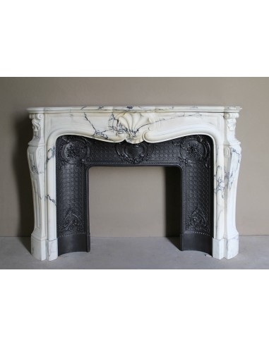 Important antique Louis XV “Coquille Bordelaise” fireplace mantel in rare Pavonazzo marble, with its original cast-iron insert.
