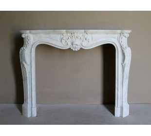Elegant Baroque “Boucles de Mer” fireplace mantel in Calacatta white marble, distinguished by delicate contrasting veining.