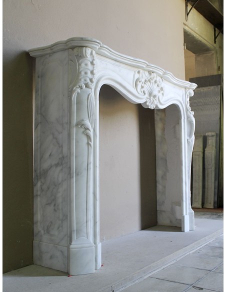 Elegant Baroque “Boucles de Mer” fireplace mantel in Calacatta white marble, distinguished by delicate contrasting veining.