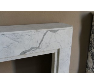 Beautiful antique Art Deco-style fireplace mantel carved in White veined Carrara marble. 2