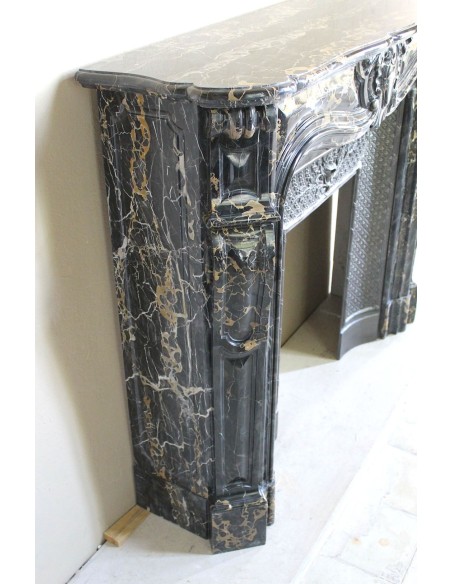 Exceptional Louis XV "Heart" antique fireplace mantel in Black Portoro Gold marble, complete with decorative cast-iron insert.