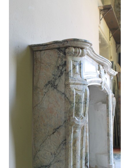 052 ANTIQUE TRANSITION "AMÉLIORÉ" FIREPLACE MANTEL IN VEINED CALACATTA GOLD MARBLE