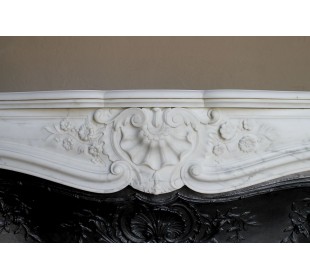 Impressive Baroque antique fireplace in Statuary White marble, featuring elegant floral carvings, and a cast-iron insert. 2