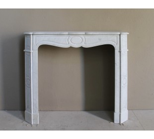 Antique Louis XV "Pompadour Plat" fireplace mantel in White Carrara marble, an iconic example of the classic Parisian style.