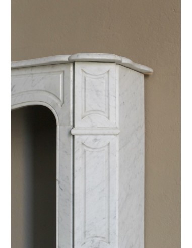 Antique Louis XV "Pompadour Plat" fireplace mantel in White Carrara marble, an iconic example of the classic Parisian style.