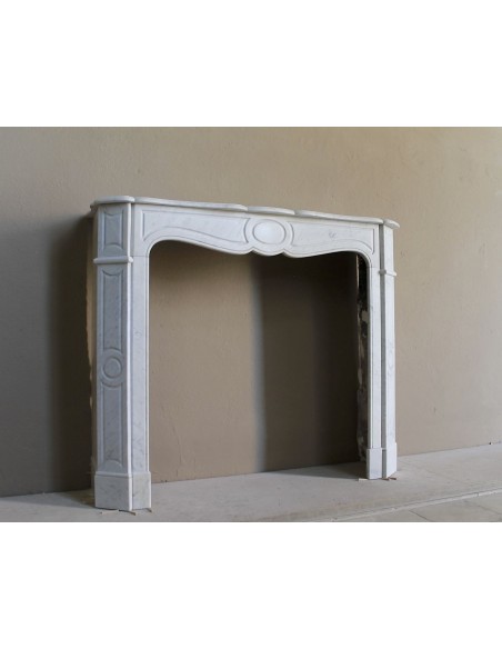 Antique Louis XV "Pompadour Plat" fireplace mantel in White Carrara marble, an iconic example of the classic Parisian style.