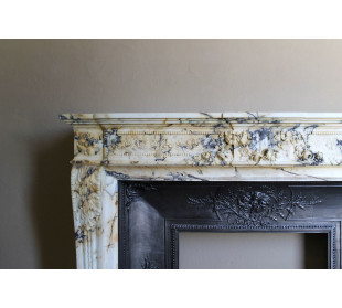 Large antique Louis XVI "Macaron" mantel in Pavonazzo marble carved with floral motifs, with original cast-iron insert. 2