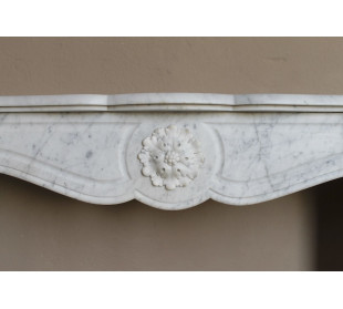 Antique “Pompadour” mantel in white Carrara marble at a discounted price, on sale. A beautiful mantelpiece at a very low price. 2