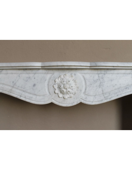 Antique “Pompadour” mantel in white Carrara marble at a discounted price, on sale. A beautiful mantelpiece at a very low price.