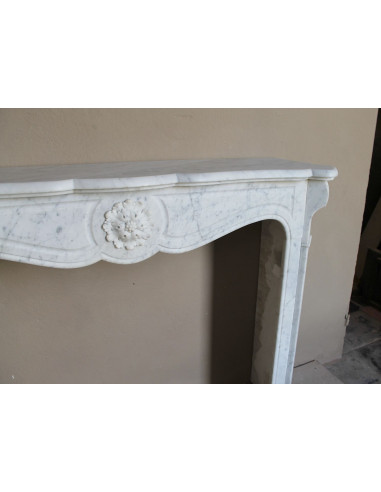 Antique “Pompadour” mantel in white Carrara marble at a discounted price, on sale. A beautiful mantelpiece at a very low price.