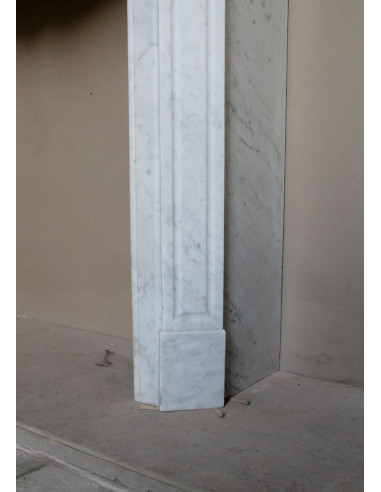 Antique “Pompadour” mantel in white Carrara marble at a discounted price, on sale. A beautiful mantelpiece at a very low price.