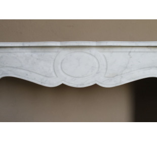 Antique Louis XV “Pompadour Plat” fireplace mantel in white Carrara marble, offered at an affordable price. 2